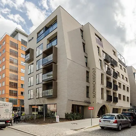 Nowoczesny Very Berry W Poznaniu Z Parkingiem I Biurkiem By Renters Πόζναν