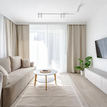 아파트 Nowoczesny Very Berry W Poznaniu Z Parkingiem I Biurkiem By Renters