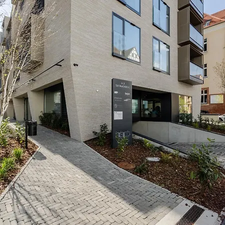 Nowoczesny Very Berry W Poznaniu Z Parkingiem I Biurkiem By Renters 포즈난