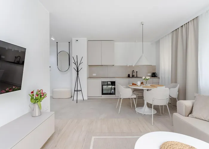 Apartament Nowoczesny Very Berry W Poznaniu Z Parkingiem I Biurkiem By Renters