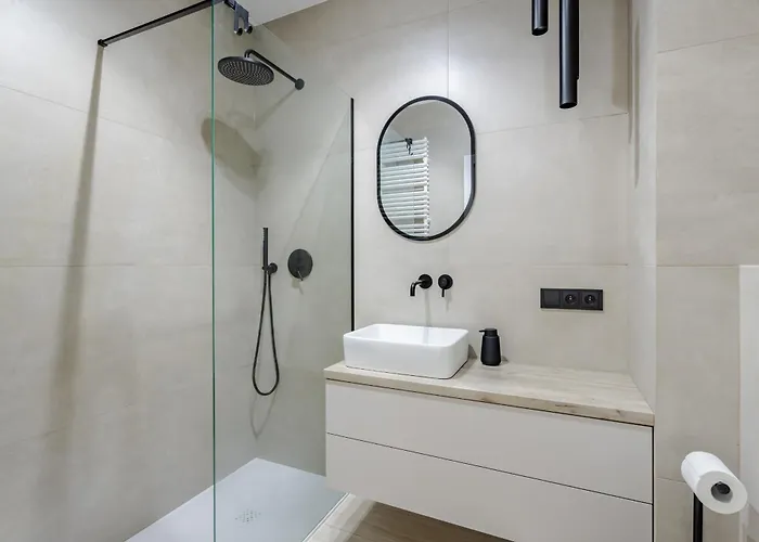 Apartament Nowoczesny Very Berry W Poznaniu Z Parkingiem I Biurkiem By Renters