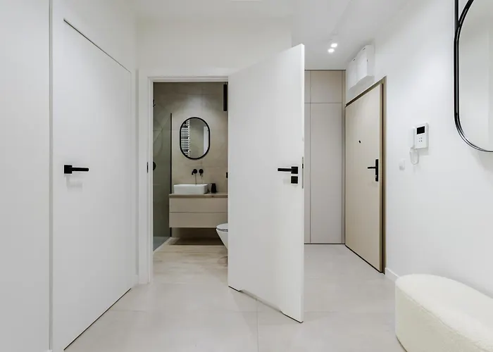 Apartament Nowoczesny Very Berry W Poznaniu Z Parkingiem I Biurkiem By Renters