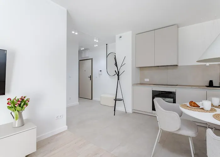 Apartament Nowoczesny Very Berry W Poznaniu Z Parkingiem I Biurkiem By Renters Poznań