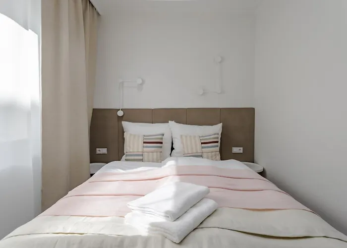 Apartament Nowoczesny Very Berry W Poznaniu Z Parkingiem I Biurkiem By Renters *