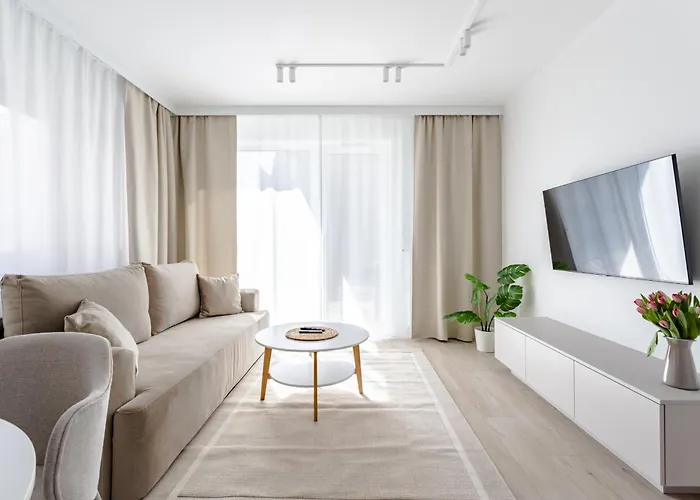 Apartament Nowoczesny Very Berry W Poznaniu Z Parkingiem I Biurkiem By Renters