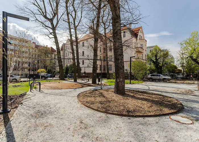 Apartament Nowoczesny Very Berry W Poznaniu Z Parkingiem I Biurkiem By Renters Poznań