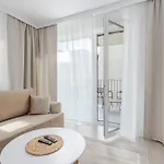 Apartment Nowoczesny Very Berry W Poznaniu Z Parkingiem I Biurkiem By Renters *