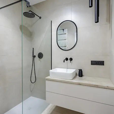 Apartment Nowoczesny Very Berry W Poznaniu Z Parkingiem I Biurkiem By Renters