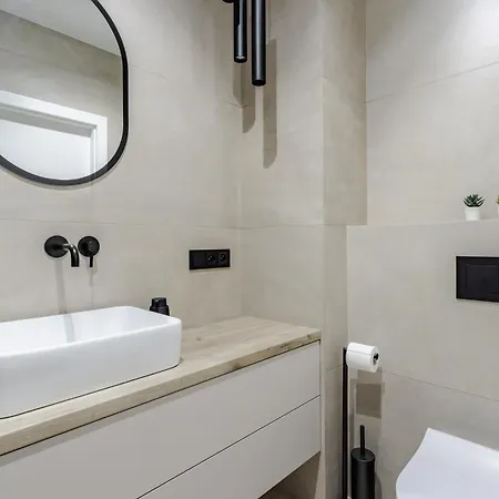 Apartment Nowoczesny Very Berry W Poznaniu Z Parkingiem I Biurkiem By Renters Poznan