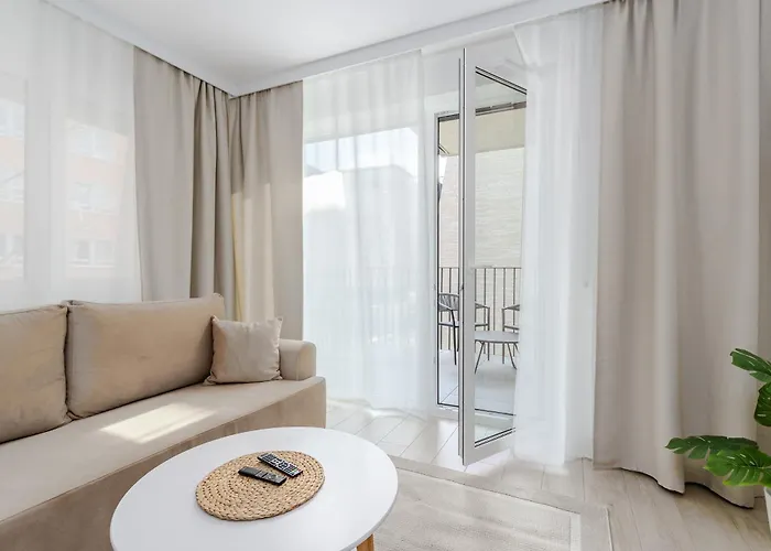 דירה Nowoczesny Very Berry W Poznaniu Z Parkingiem I Biurkiem By Renters *